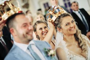 Fotograf za vencanje u crkvi Nemacka 
Wedding photographer in church on the wedding day Traunreut Germany
Bride and groom church atmosphere