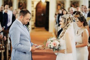 Fotograf za vencanje u crkvi Nemacka 
Wedding photographer in church on the wedding day Traunreut Germany
Bride and groom church atmosphere