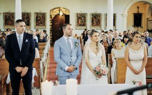 Fotograf za vencanje u crkvi 
Wedding photographer in church on the wedding day Traunreut Germany
Bride and groom in church