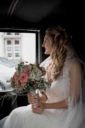 Fotograf za vencanje
Wedding photographer party on the wedding day Traunreut Germany
Bride in horse-drawn carriage