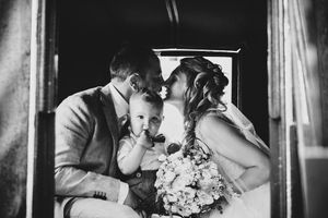 Fotograf za vencanje
Wedding photographer party on the wedding day Traunreut Germany
Bride and groom in horse-drawn carriage