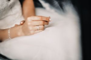 Fotograf za vencanje
Wedding photographer party on the wedding day Traunreut Germany
Bride hand with wedding ring in the lap