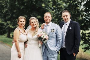 Fotograf za vencanje
Wedding photographer party on the wedding day Traunreut Germany
Wedding session
Bride Groom Best Man And Godmother
