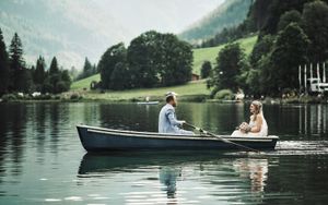 Fotograf za vencanje
Wedding photo session Zauberwald Germany Alpen 
bride and groom in a boat on a lake river mountain
Wedding photographer