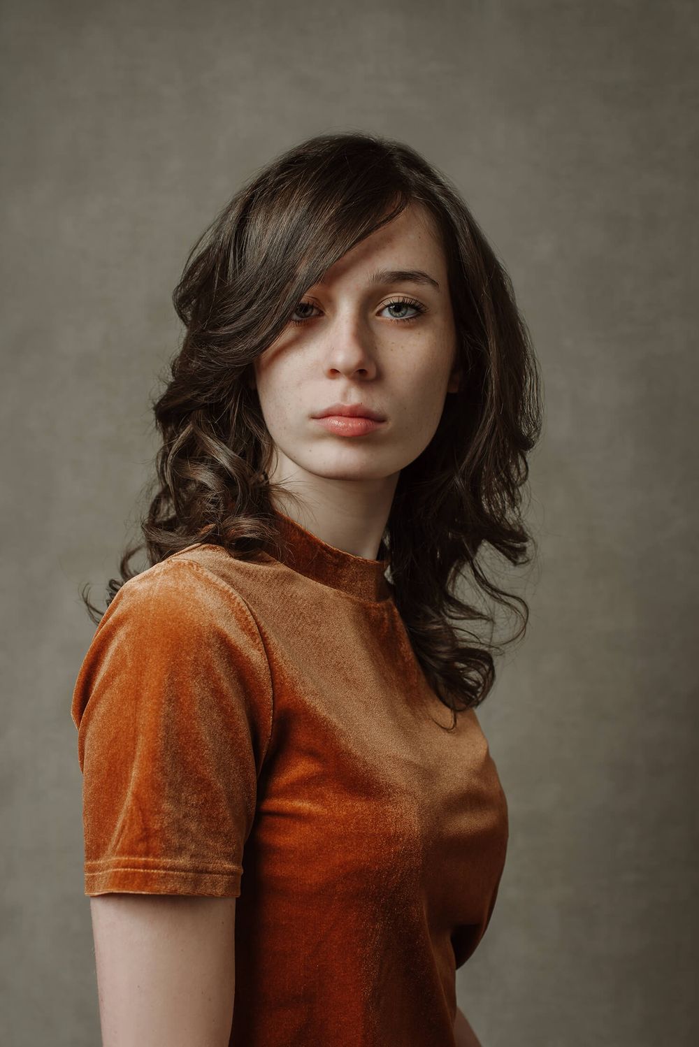 fine-art portret van jonge dame in studio