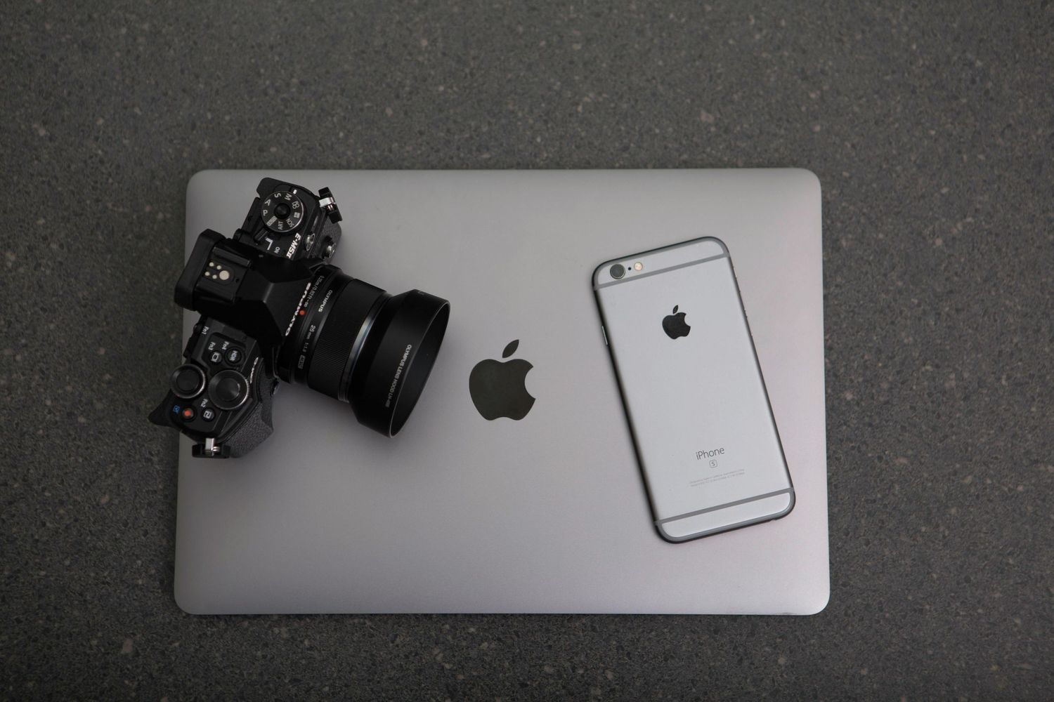 Fashion Photographer Desk setup services