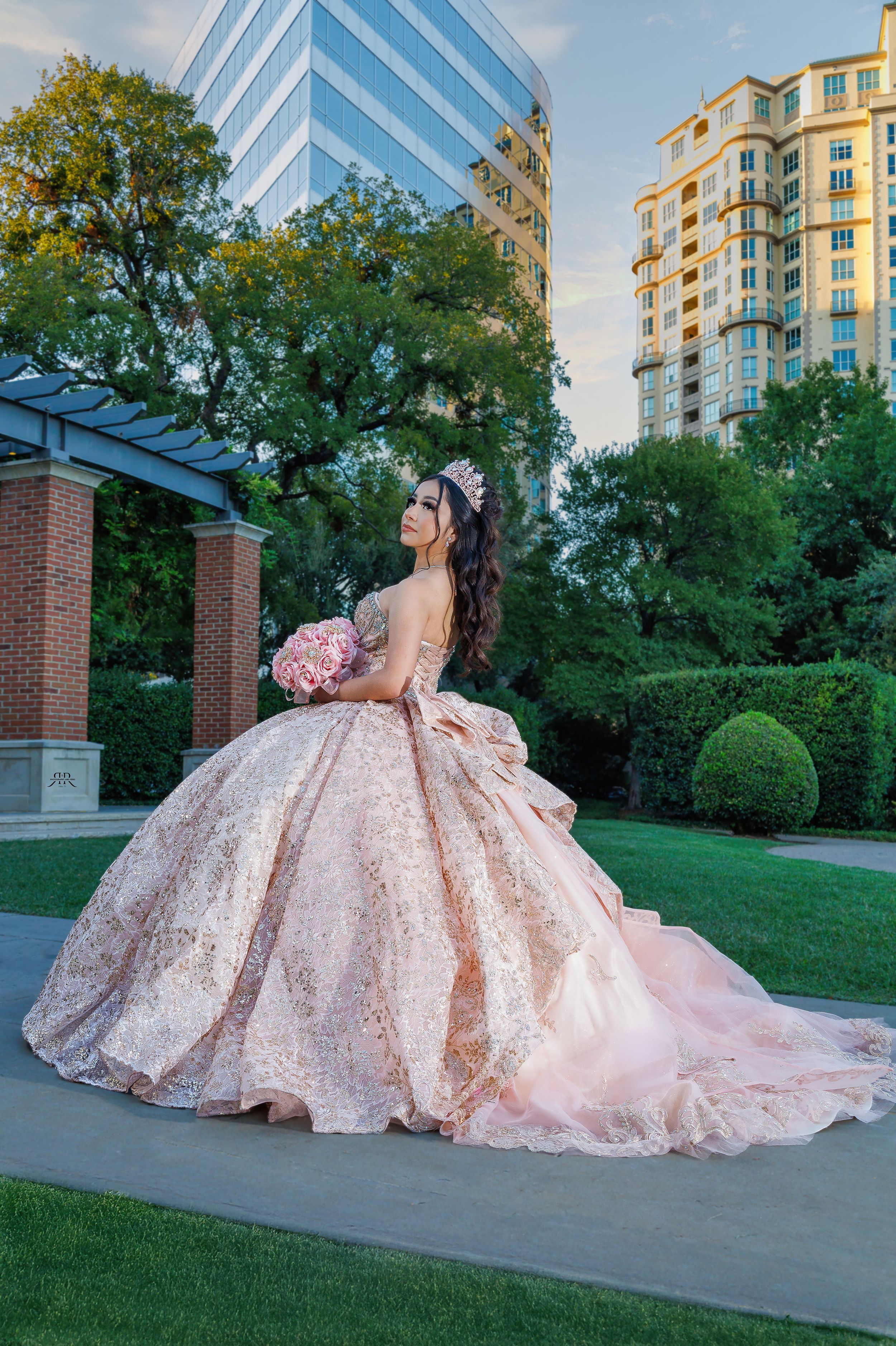Dallas photography and video for Quinceañeras
 - R & R Marcelo DFW