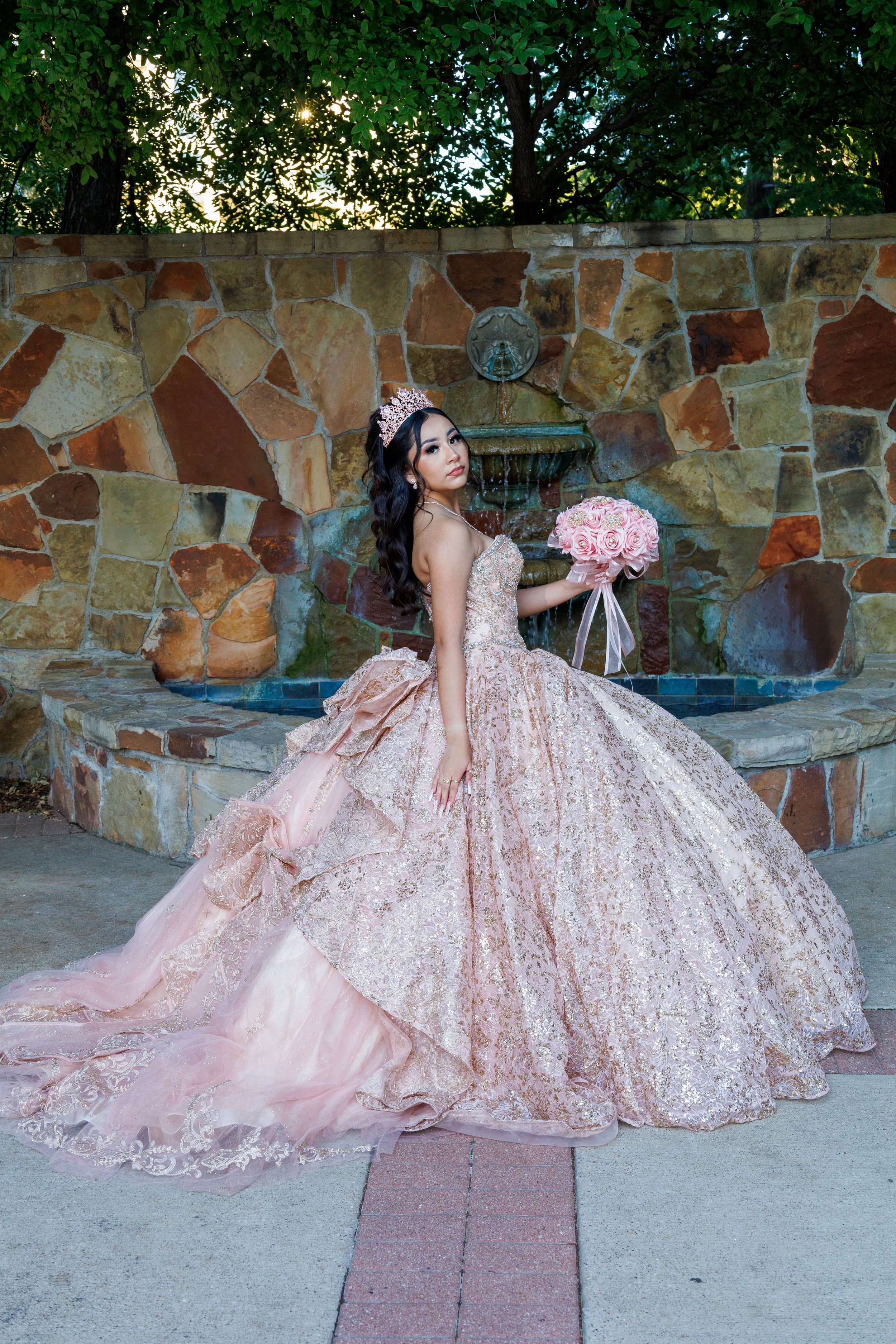 Dallas photography and video for Quinceañeras
 - R & R Marcelo DFW