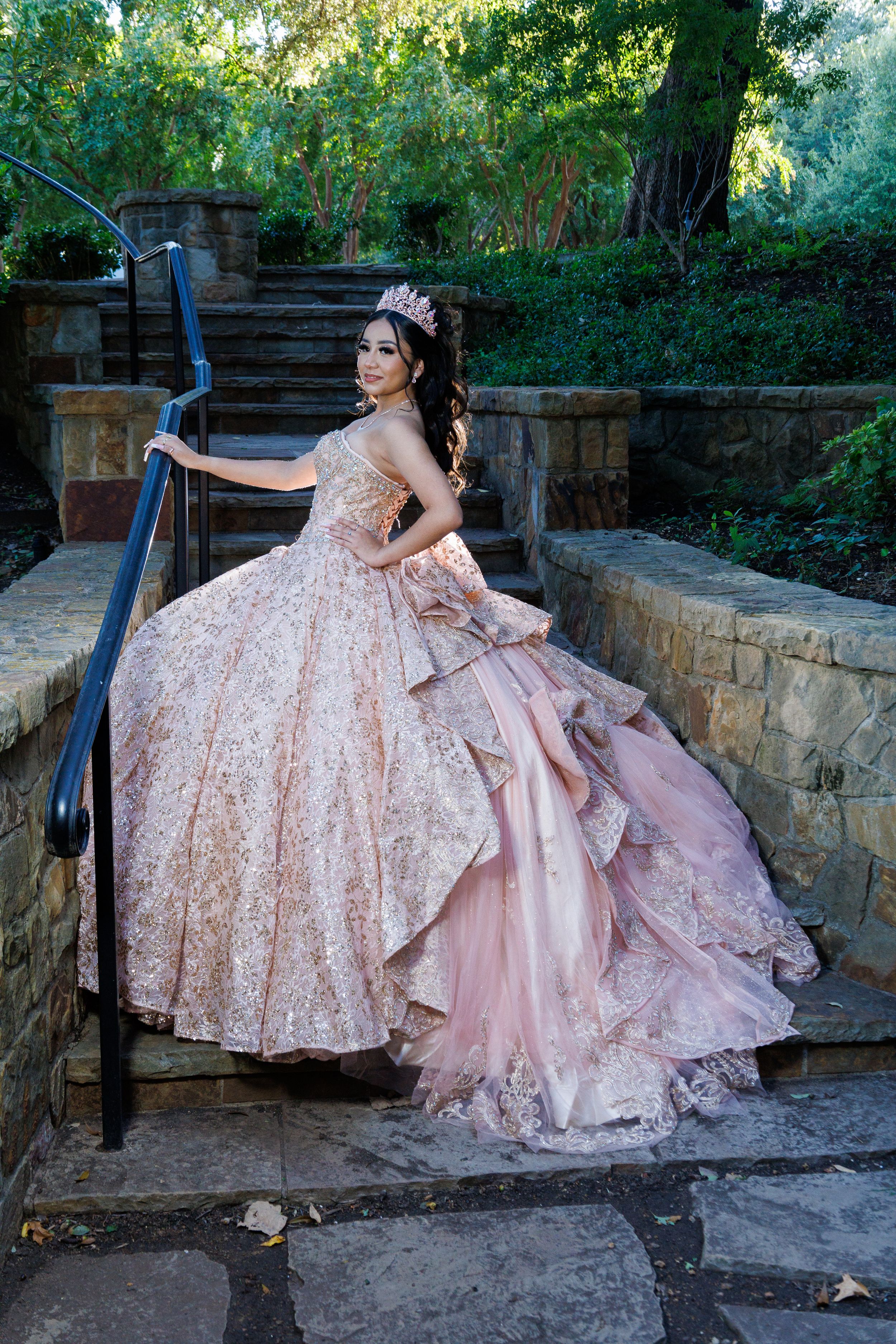 Dallas photography and video for Quinceañeras
 - R & R Marcelo DFW