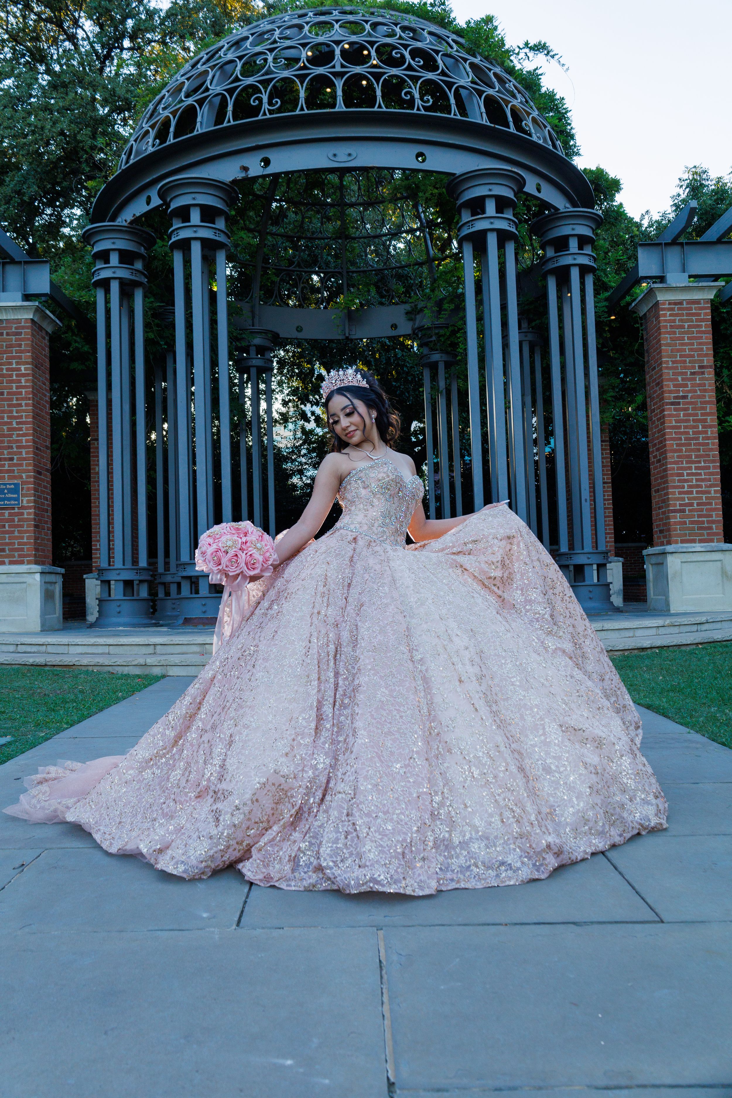 Dallas photography and video for Quinceañeras
 - R & R Marcelo DFW