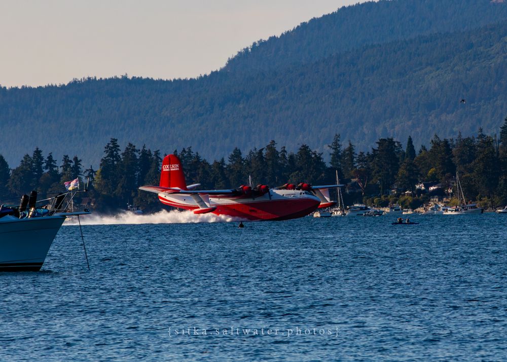 Hawaii Mars performs a water landing on Patricia Bay