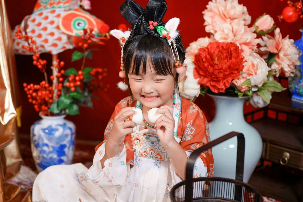 Cinematic warm-toned Tang Dynasty Hanfu portrait of a 3-generation family celebrating Lunar New Year, by Imagine Image Studio Auckland.
