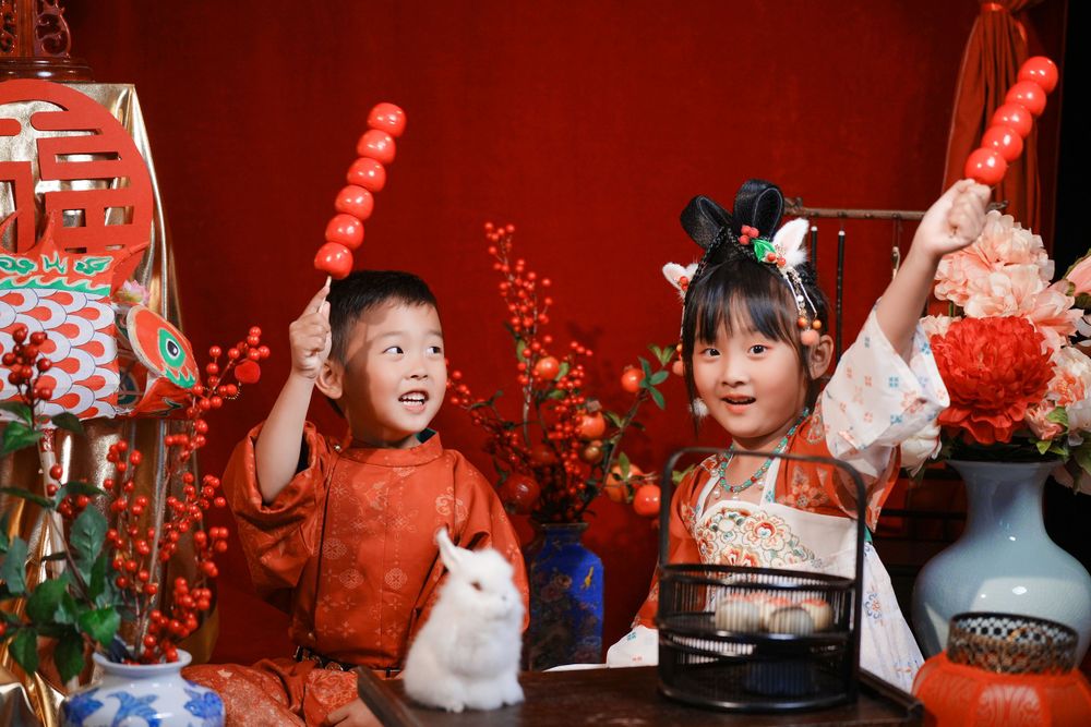 Warm cinematic 3-generation Tang Dynasty Hanfu family portrait for Chinese New Year, captured by Imagine Image Studio Auckland.