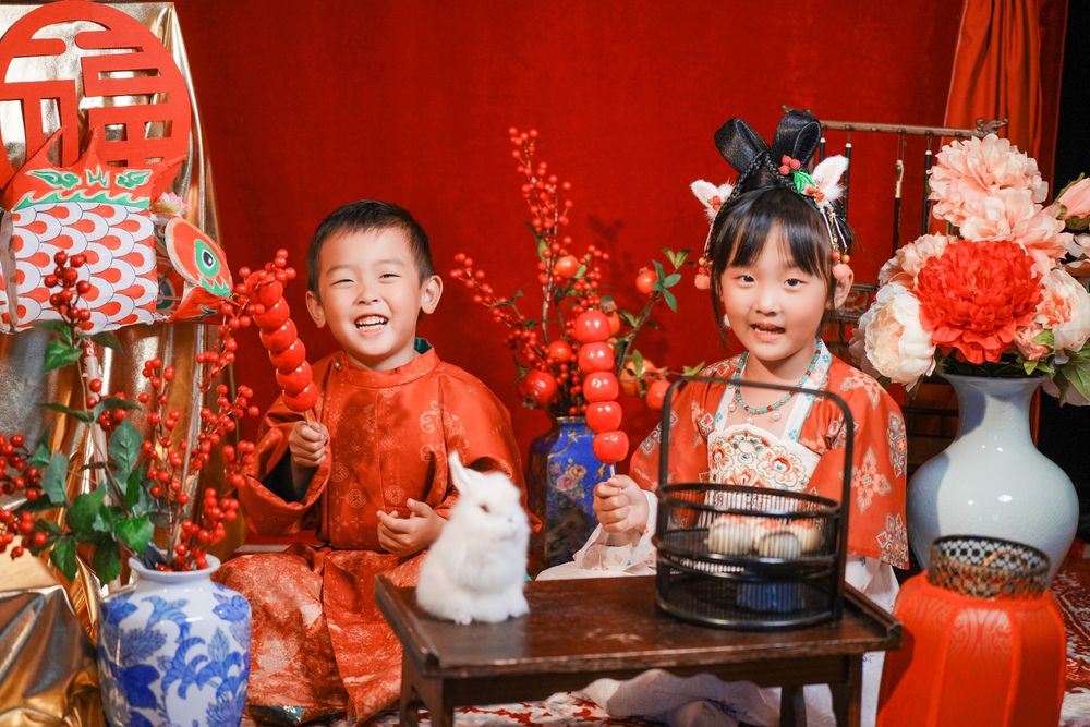 Warm cinematic 3-generation Tang Dynasty Hanfu family portrait for Chinese New Year, captured by Imagine Image Studio Auckland.