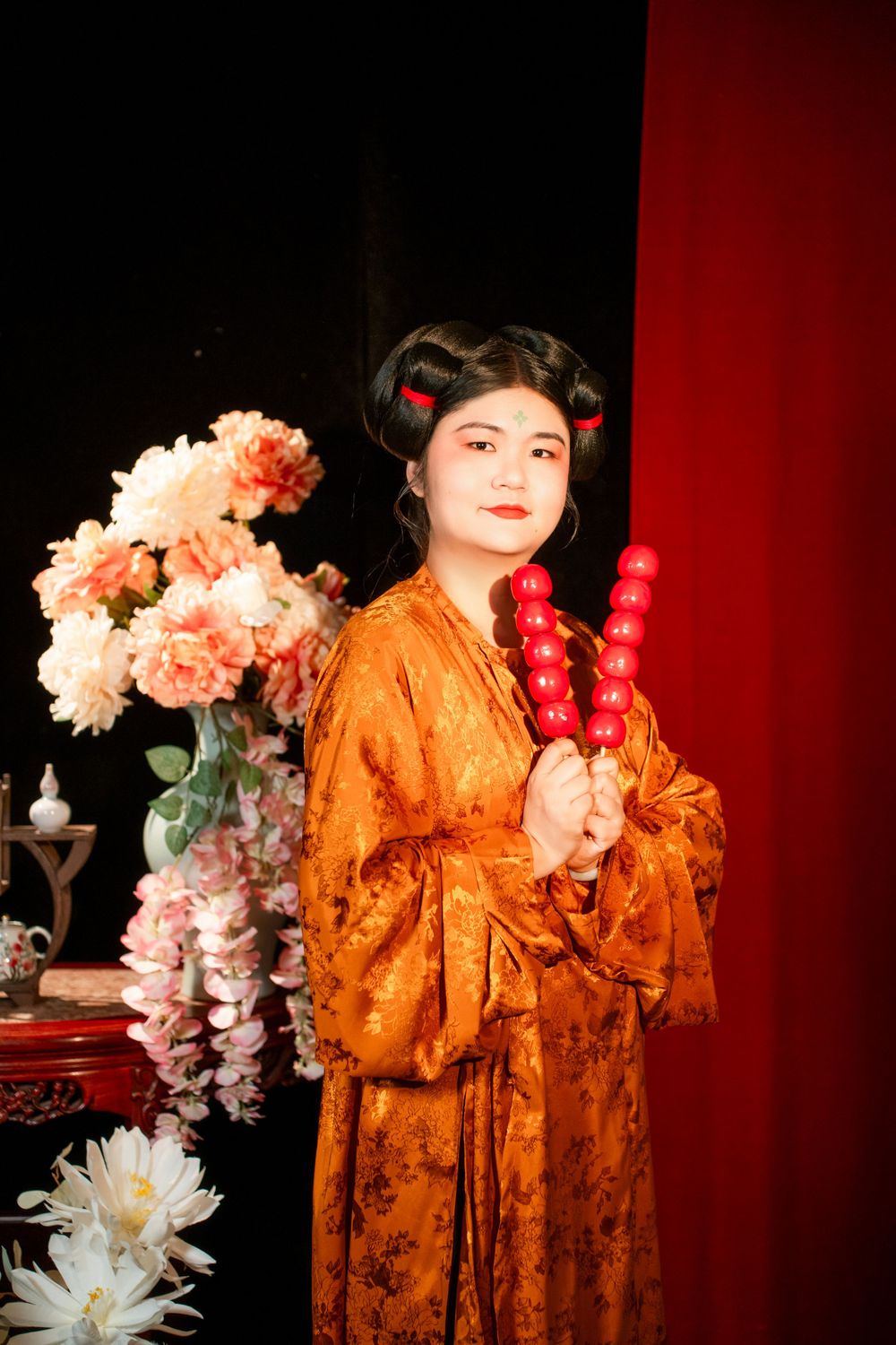 Creative Tang Dynasty Hanfu family portrait with stunning light and shadow studio effects, captured by Imagine Image Studio.