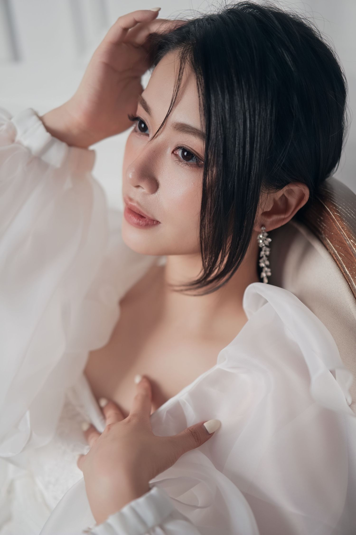 Series of romantic portraits showing a delicate and dreamy atmosphere with soft white fabric and gentle lighting.
