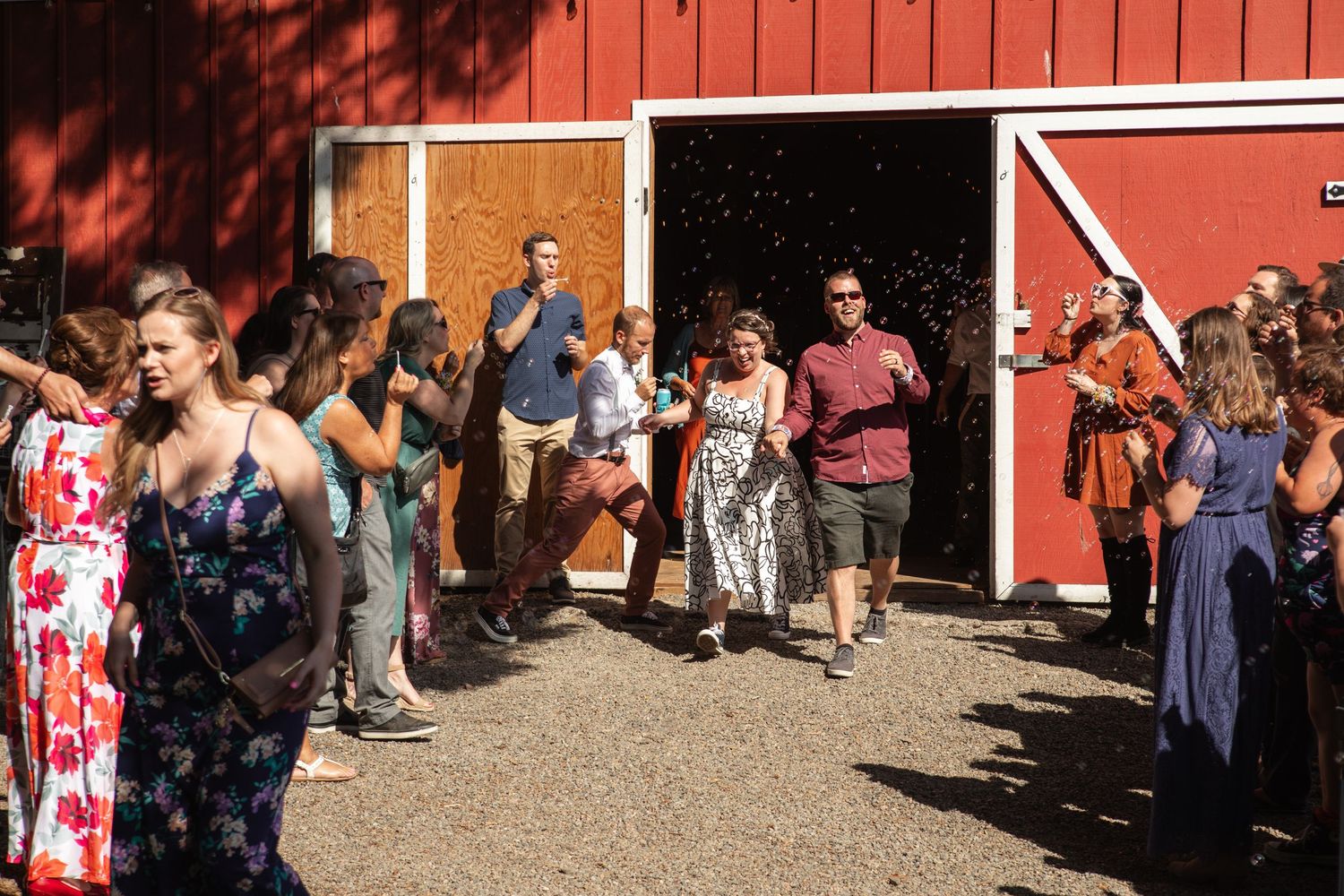 wedding photoshoot, photography, bride, groom, cute, veil, summer, oregon