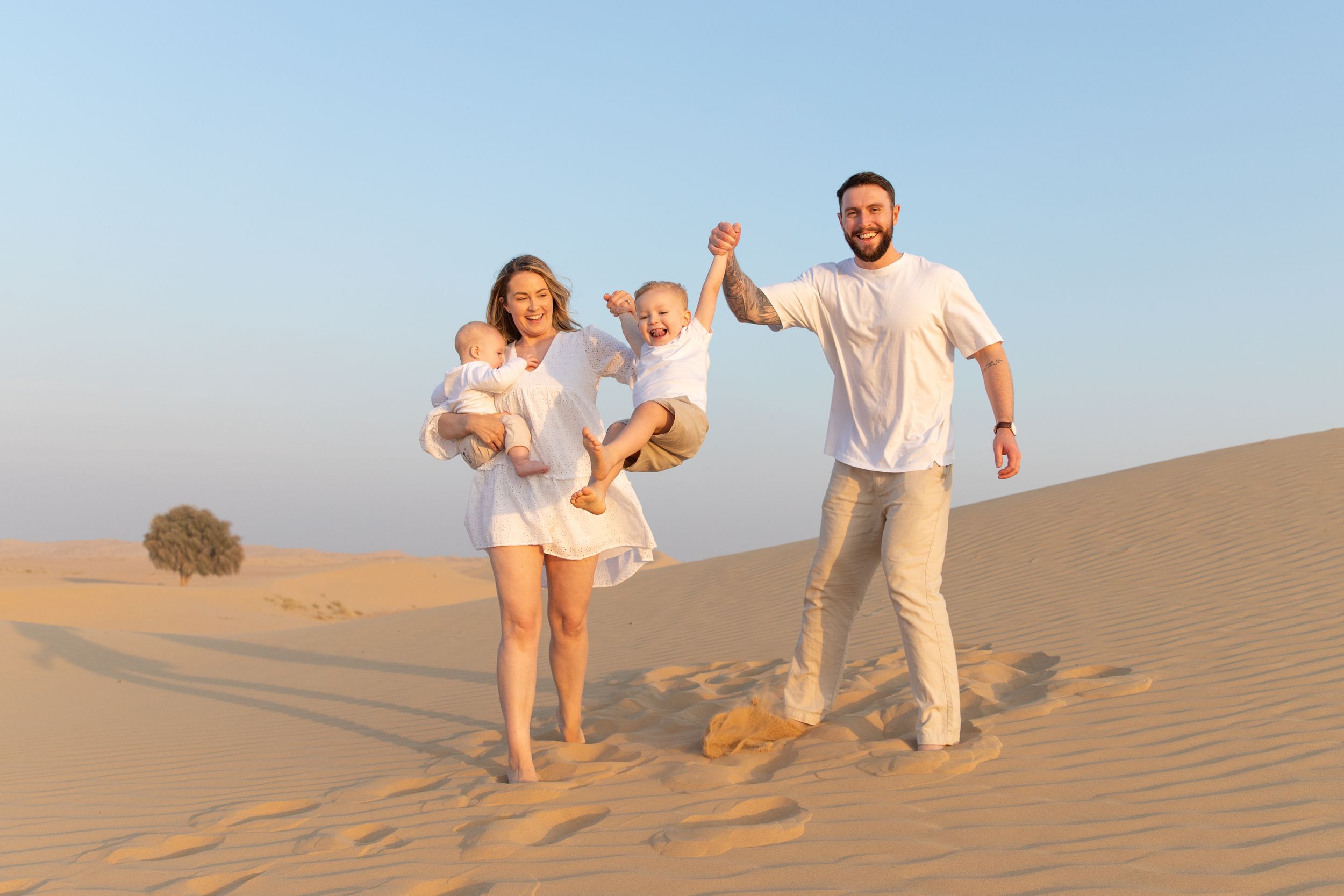 Carlene Thurston Photography - desert family photoshoot in Dubai