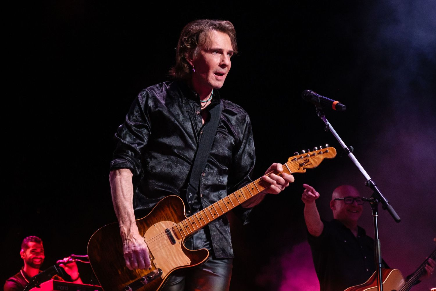 Rick Springfield plays guitar in Gaiesville, Fl.