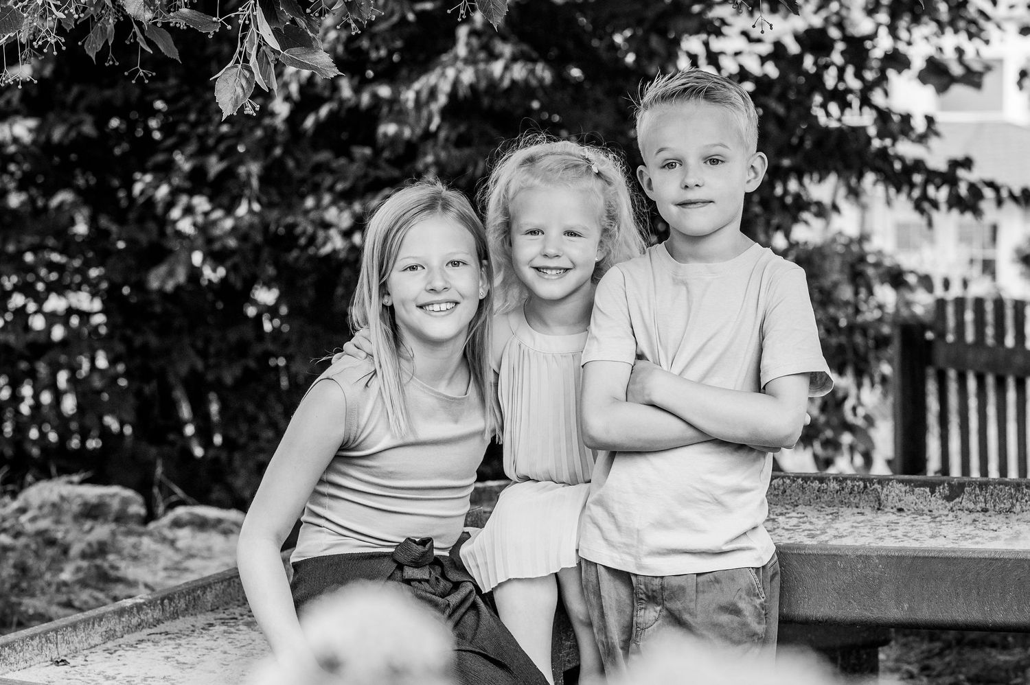 Natürliches Geschwisterfoto im Kindergarten – BildDetail Fotografie