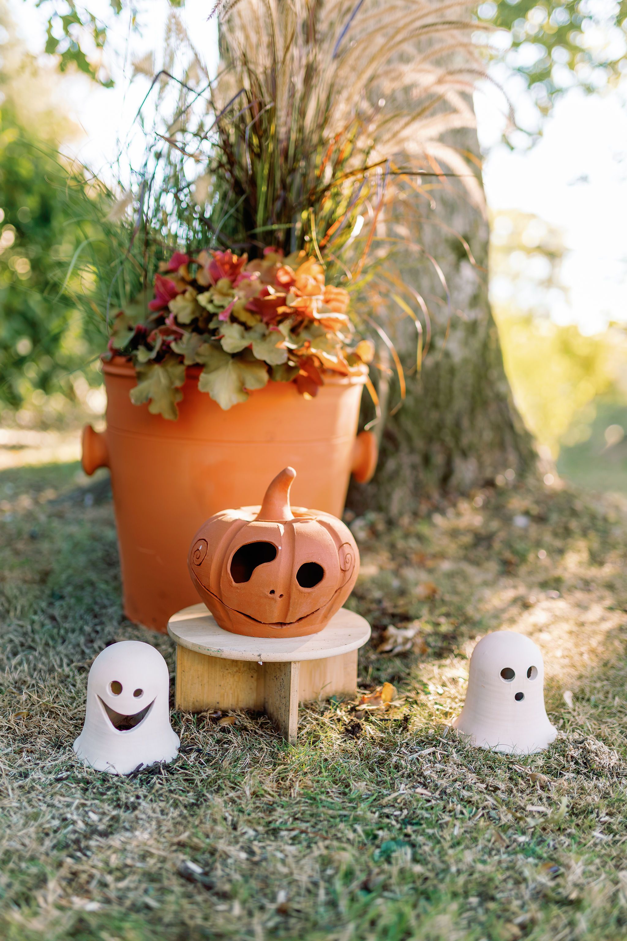 Citrouille et fantômes d'Halloween réalisés en potterie artisanale par Potterie Lutton