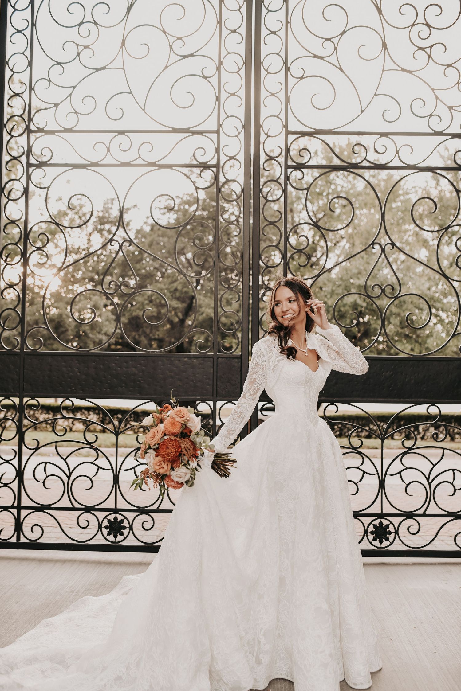 Romantic Texas wedding photography during fall sunset