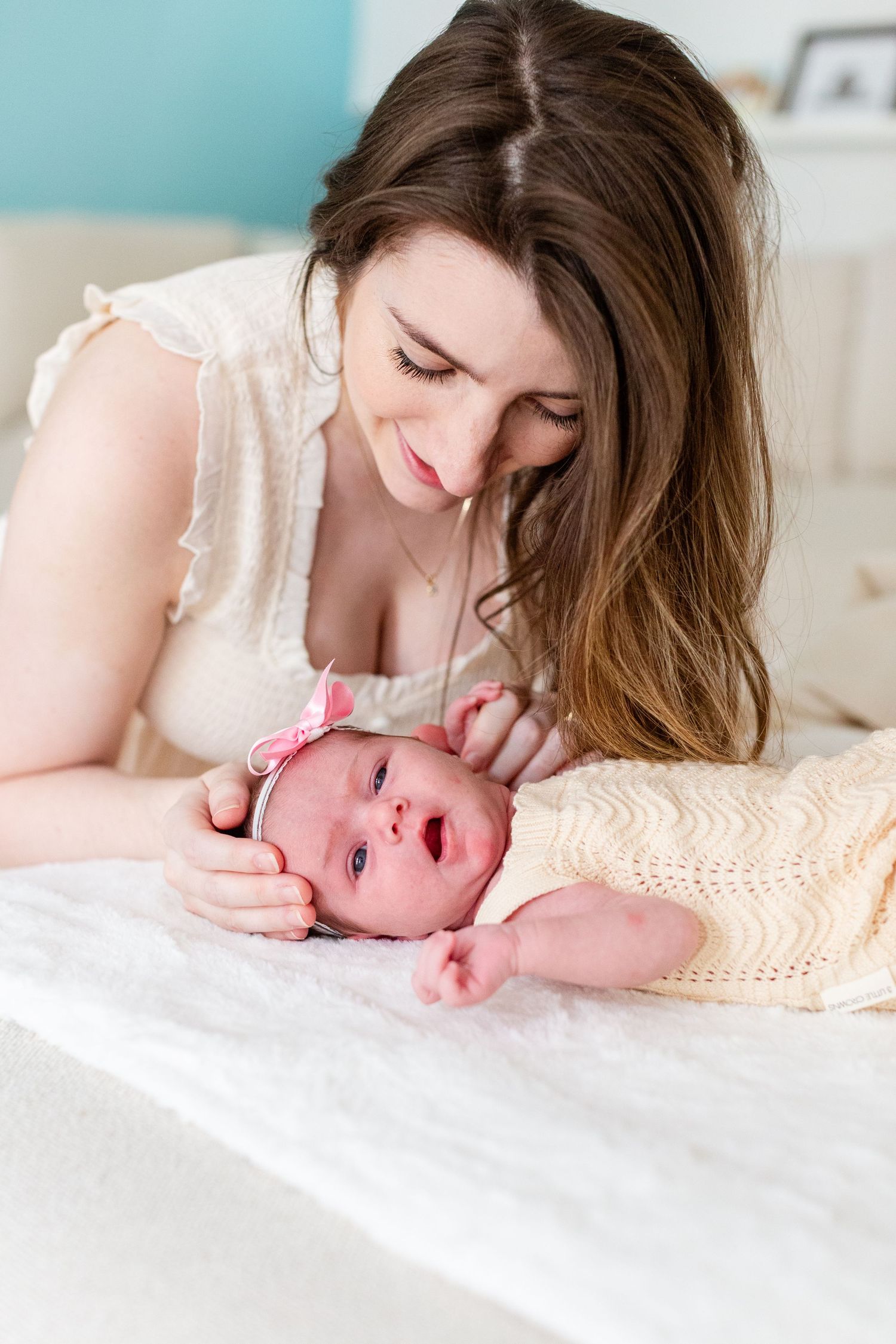 Portrait of a mother and newborn. In-home lifestyle newborn session in Guaynabo, Puerto Rico.
