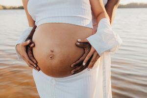 golden hour beach maternity photoshoot