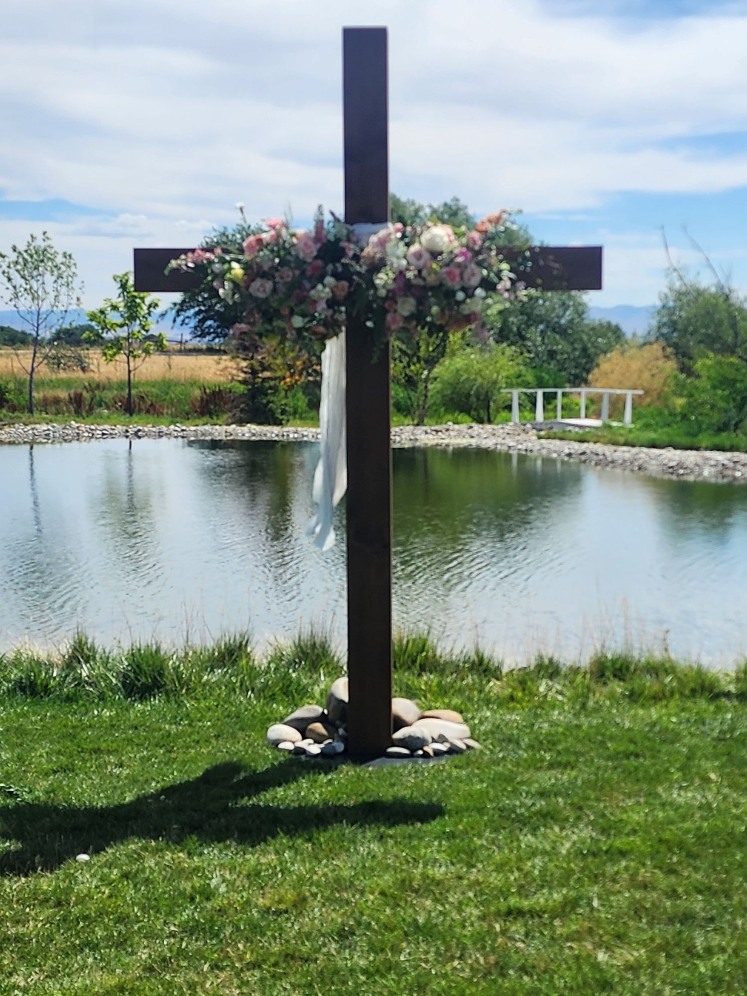 floral piece for ceremony cross Milestones wedding planning | Milestones Studios LLC