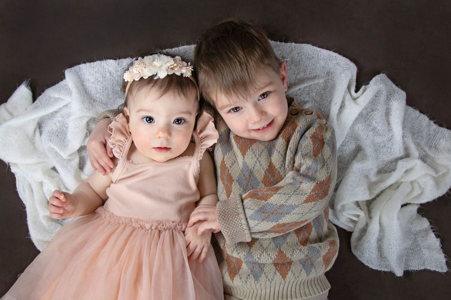 sibling portrait at monthly portrait session