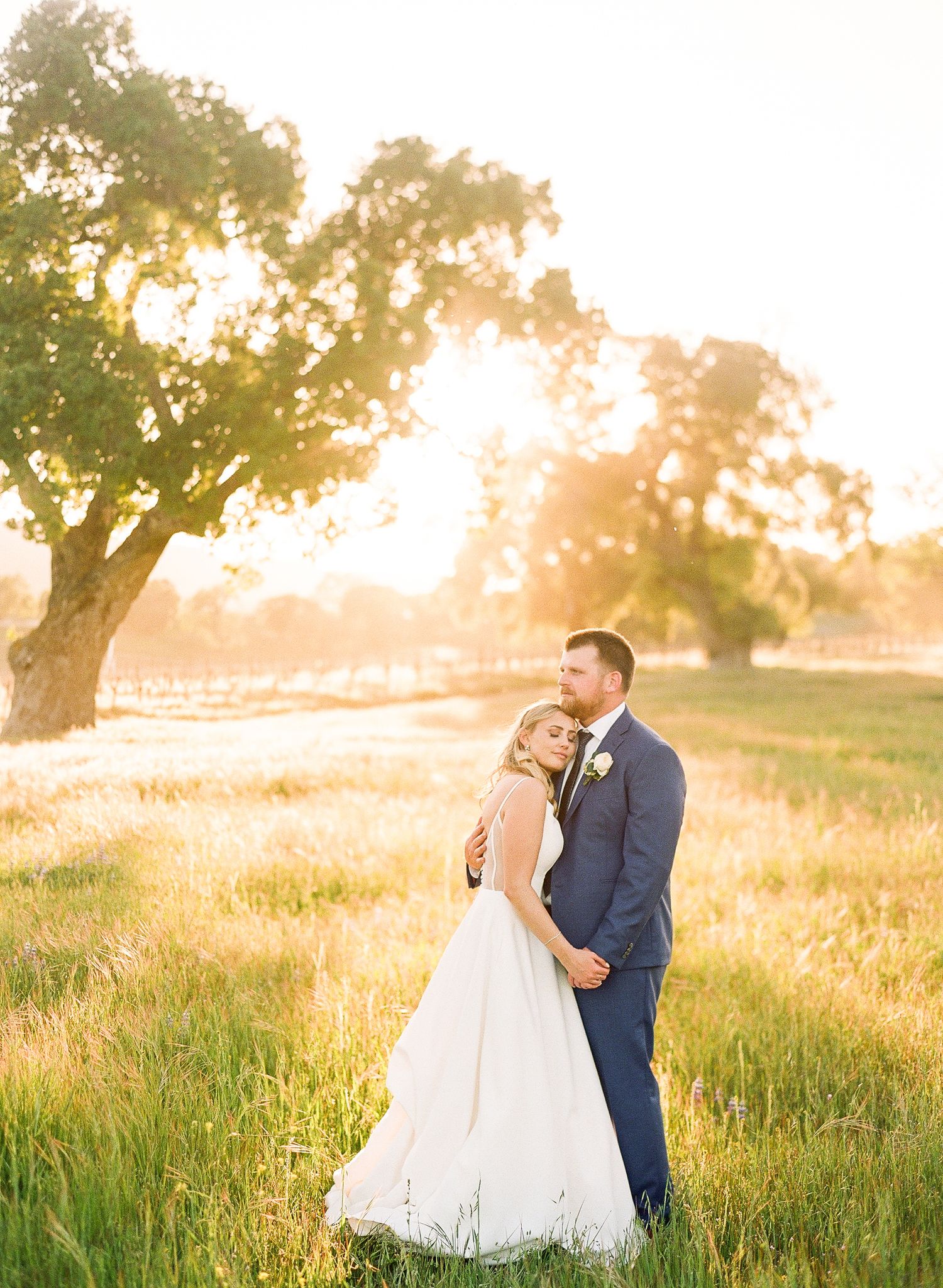vibrant fallen oaks estate wedding creston california