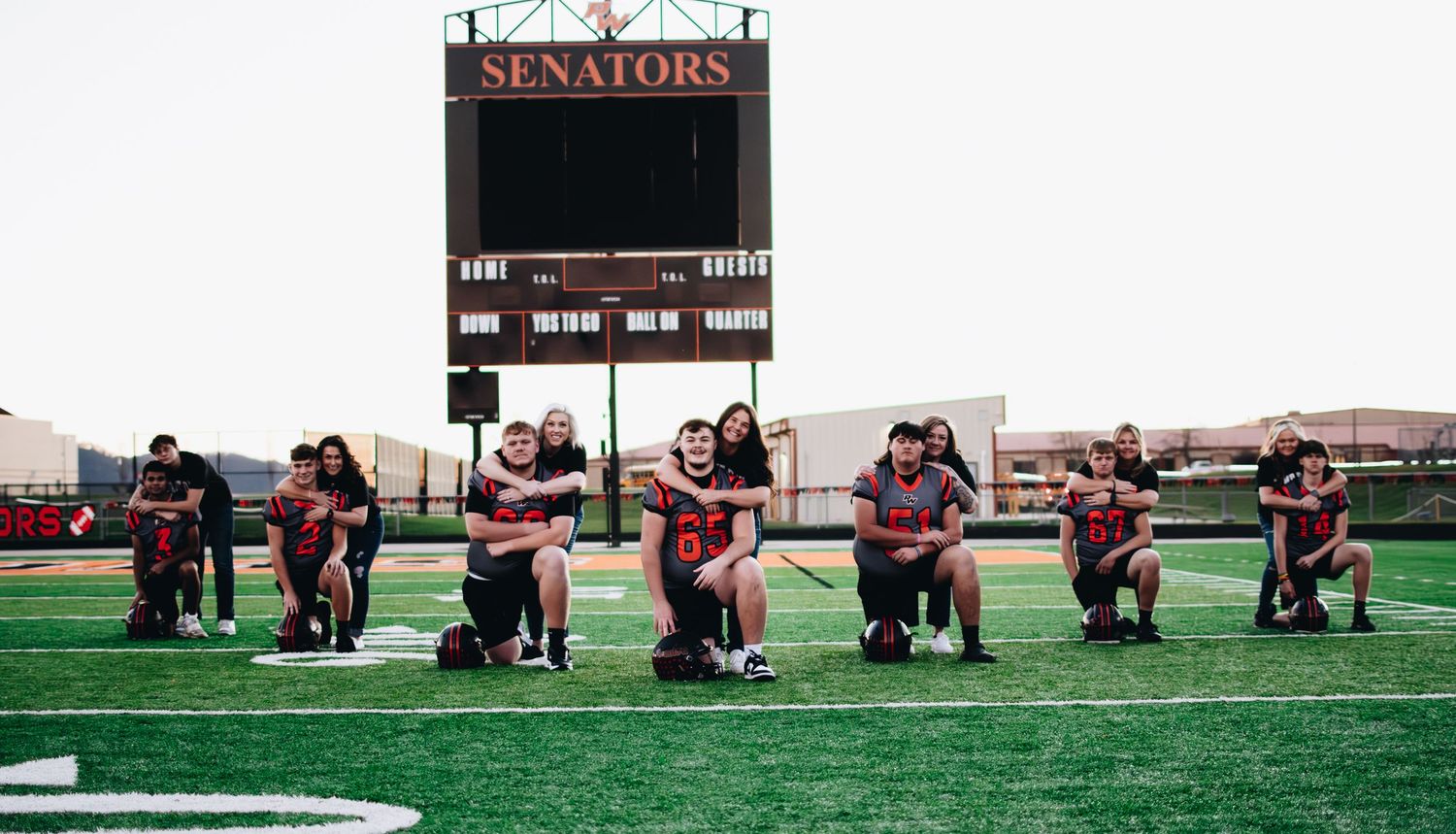 football seniors and moms shoot, group photos