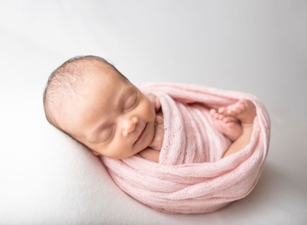 Pensacola newborn photographer, Pensacola, FL newborn photography, newborn portraits, newborn girl in pink