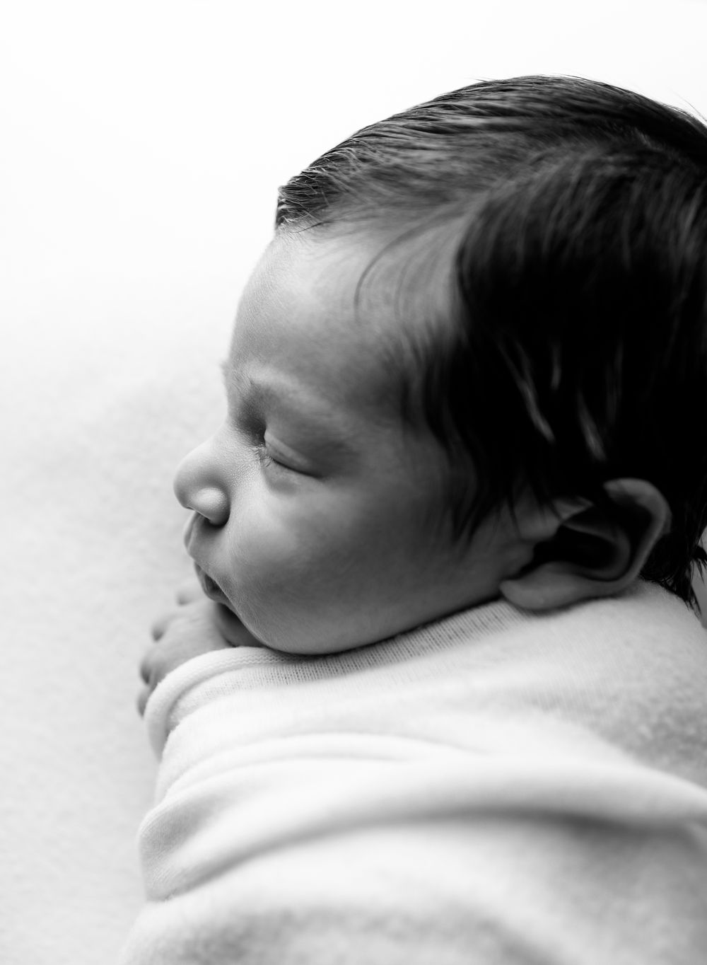 Pensacola newborn photographer, Pensacola, FL newborn photography, black and white newborn portraits, newborn mini session