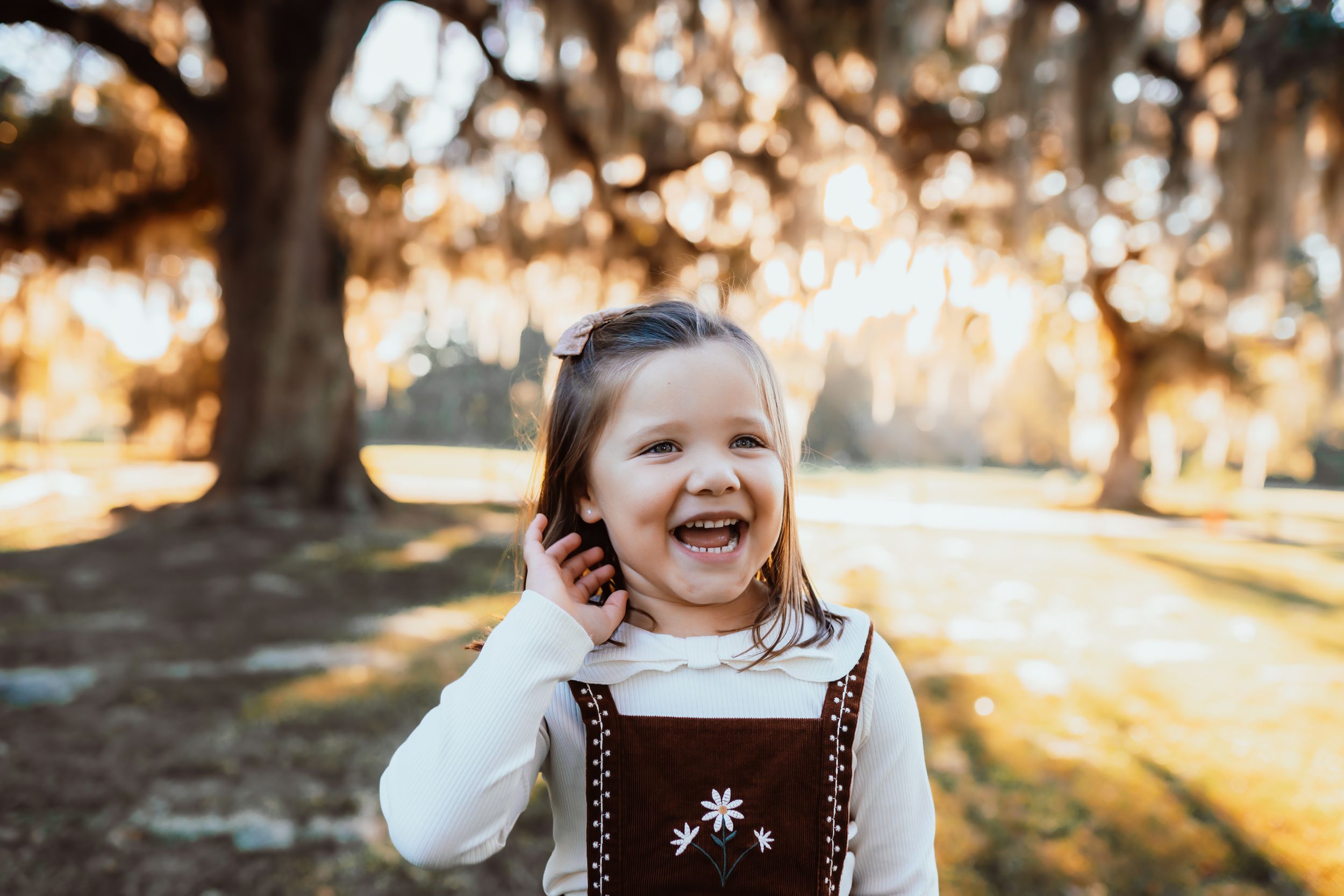 child portrait, lifestyle, golden hour, family photography, family, siblings, charleston photography, child laughter
