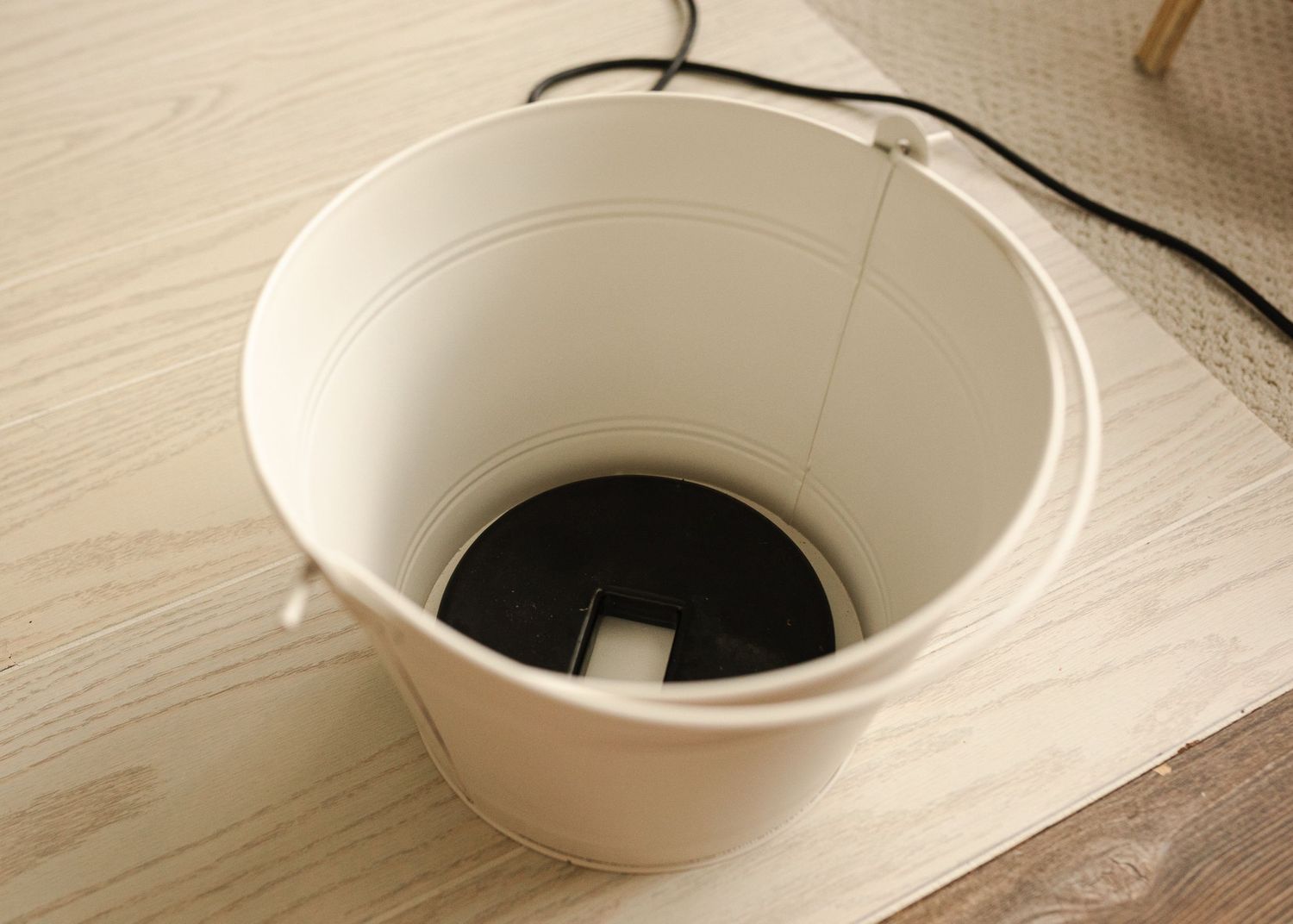 Charlottesville photographer, newborn, baby, family, maternity, counterweight in newborn posing bucket