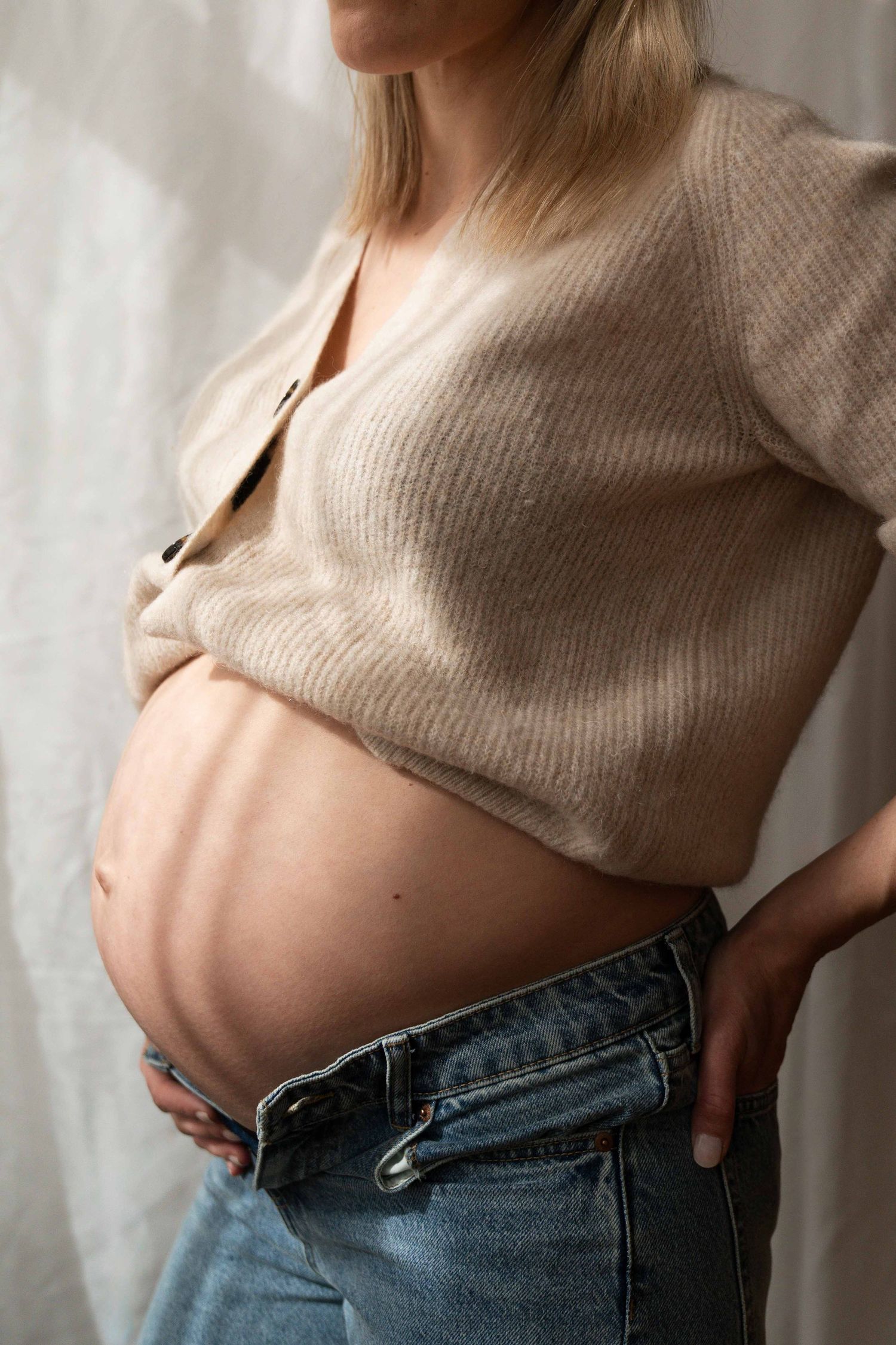 Portret vrouw, creatief portret. Zwangerschapsfotografie. Zwangerschap in Beeld. Newborn. Intiem. Boudoir fotografie. Kunst.