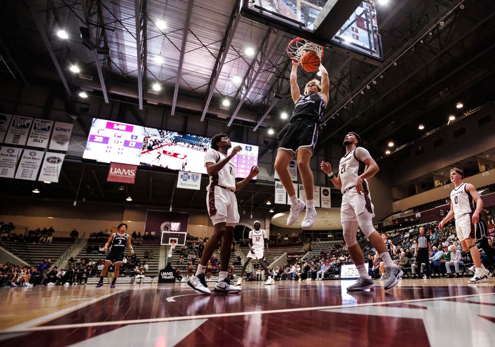 UCA Basketball player Dunks
