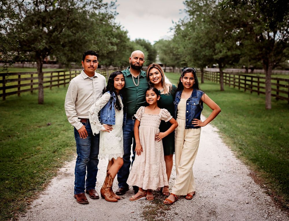 Family portraits at Out Under the Trees in Angleton