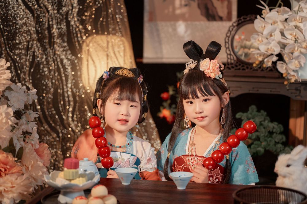 Magical kids Tang Dynasty Hanfu studio portrait featuring shiny golden props, by Auckland photographer Imagine Image Studio.
