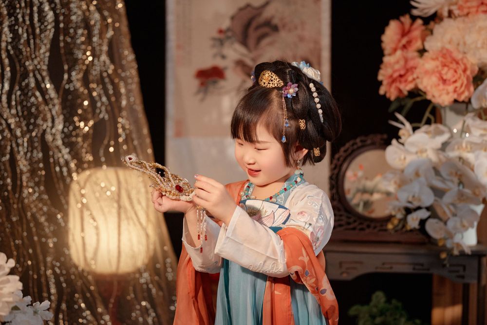 Magical kids Tang Dynasty Hanfu studio portrait featuring shiny golden props, by Auckland photographer Imagine Image Studio.