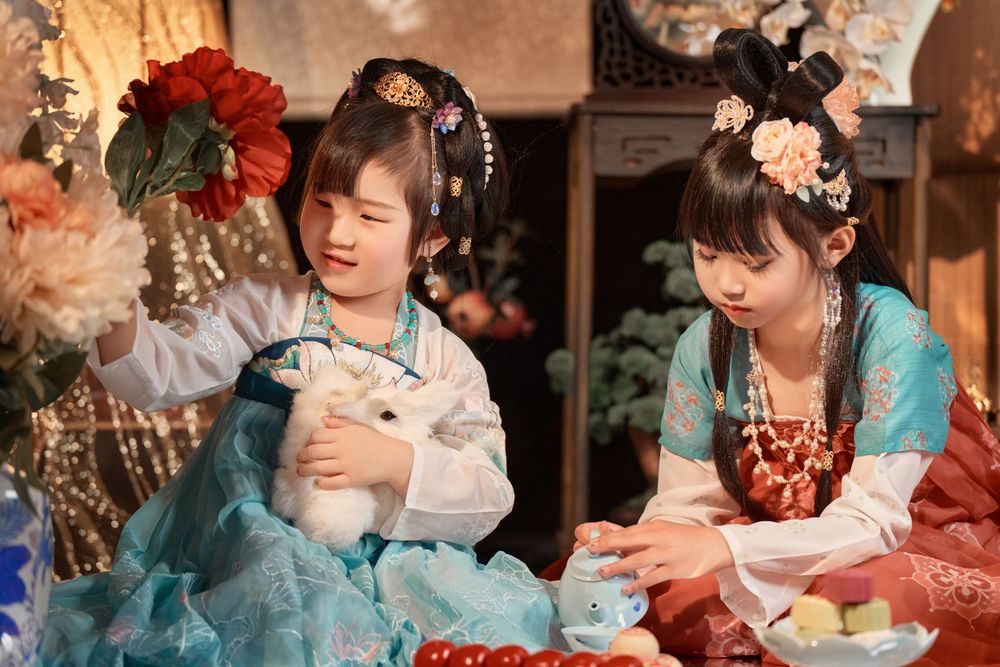 Magical kids Tang Dynasty Hanfu studio portrait featuring shiny golden props, by Auckland photographer Imagine Image Studio.