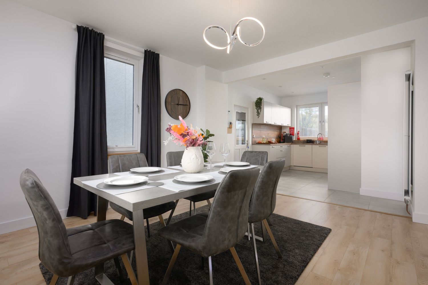 Luxury kitchen dining area for rental property in scotland