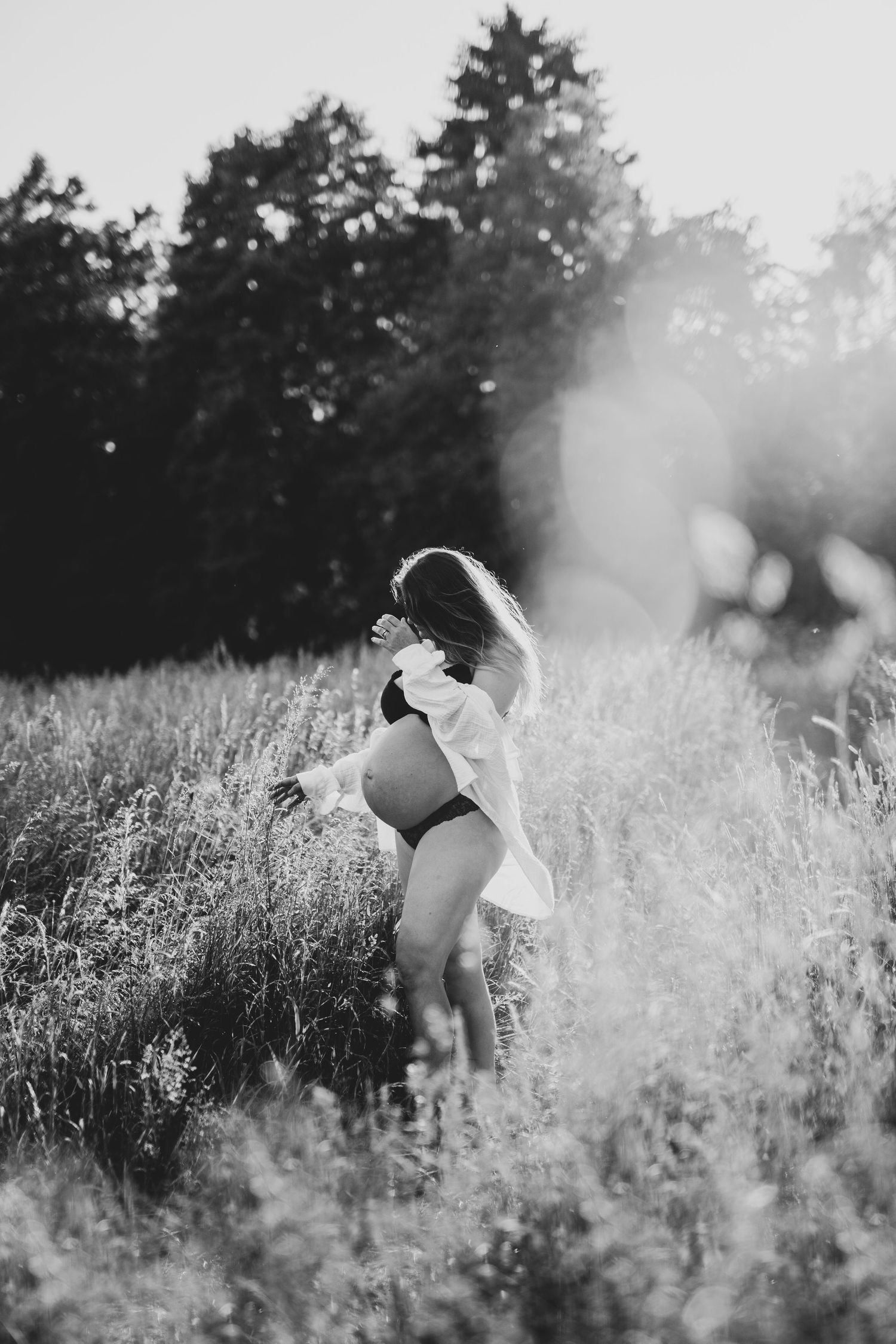 Outdoor Maternity Photo Shoot in Henley on Thames Oxfordshire