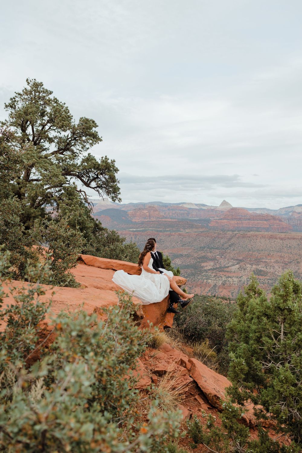 Southern Utah Bride and Groom on Cliff
