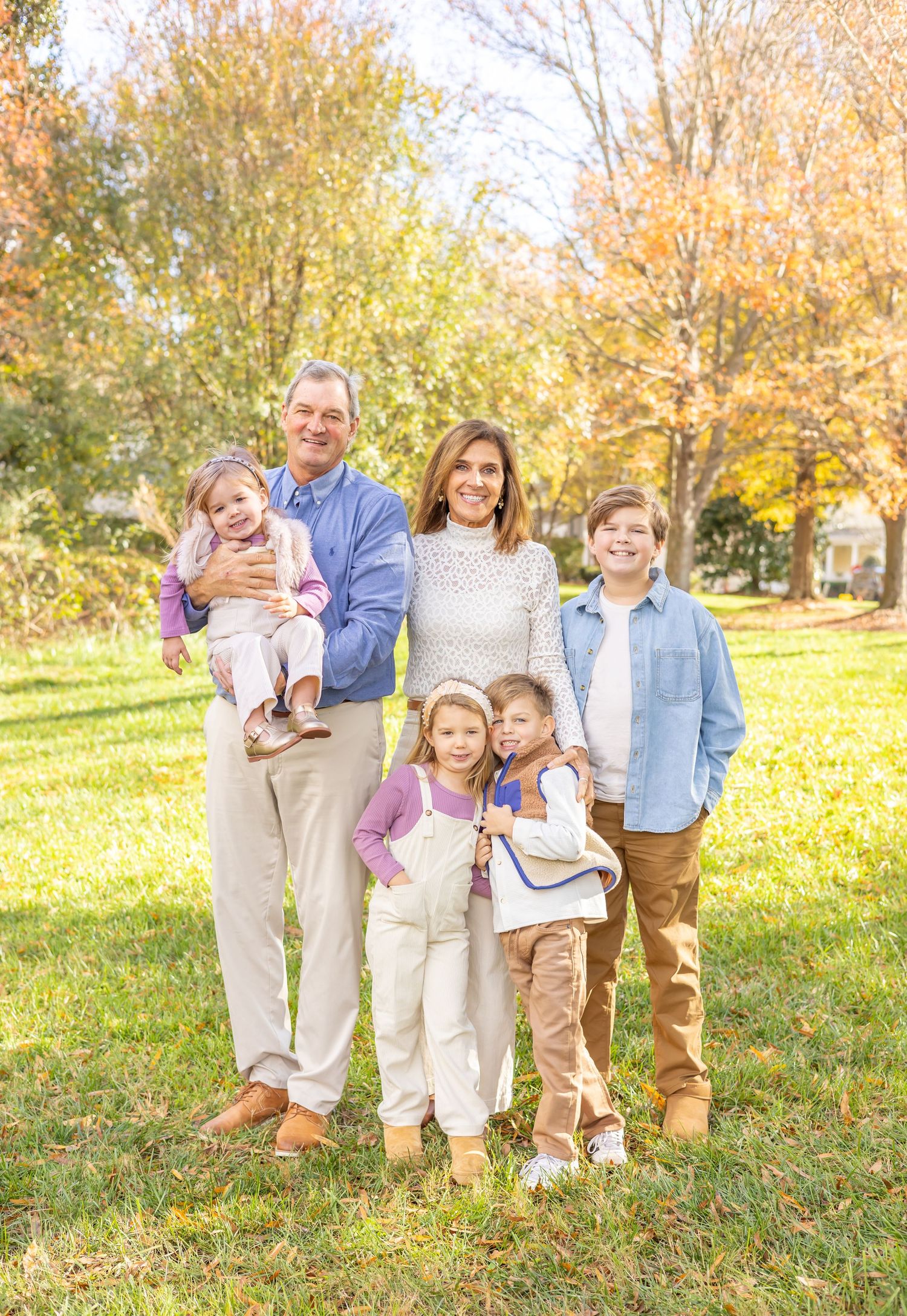 Family session in Lake Norman. Beautiful family smiling for their fall family reunion photos.