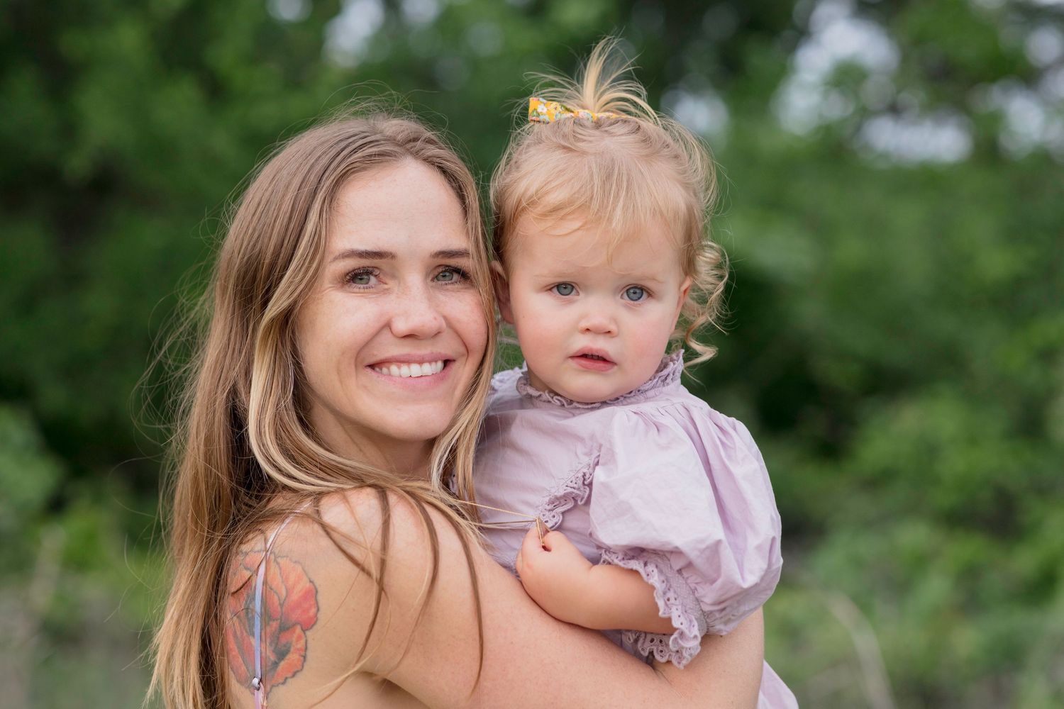 Mom and daughter in bluebonnets Mini Session Brushy Creek Lake Park, Cedar Park TX
