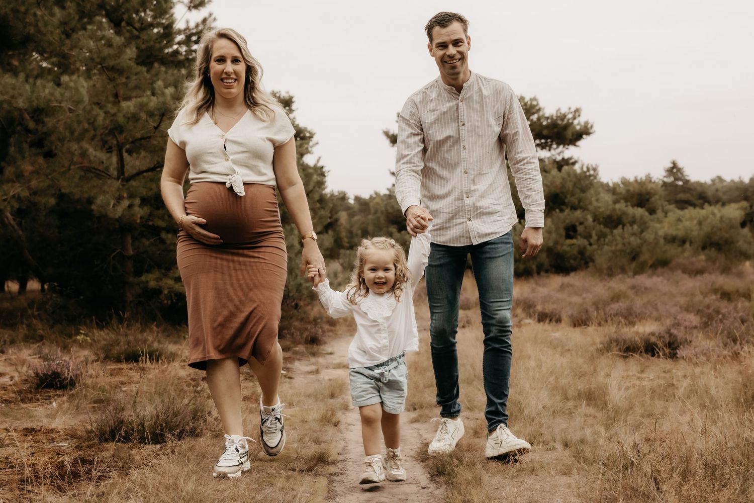 Gezinsfotograaf Reuver, Gezinsshoots, lifestyle foto's, fotoshoot familie, ouder en kind foto's, fotograaf Limburg, fotograaf Venlo e.o.