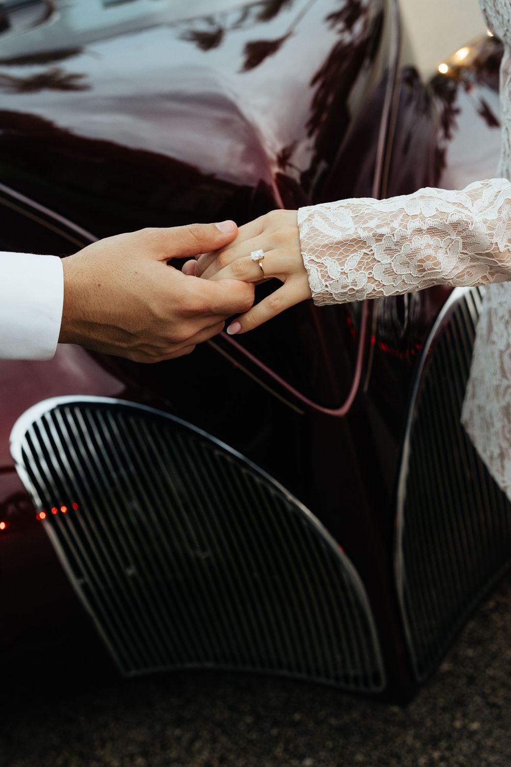 Vintage car engagement photos in Florida. Jacksonville Engagement Photographer, Jacksonville Engagement Photos - Lindsay McDow Photography