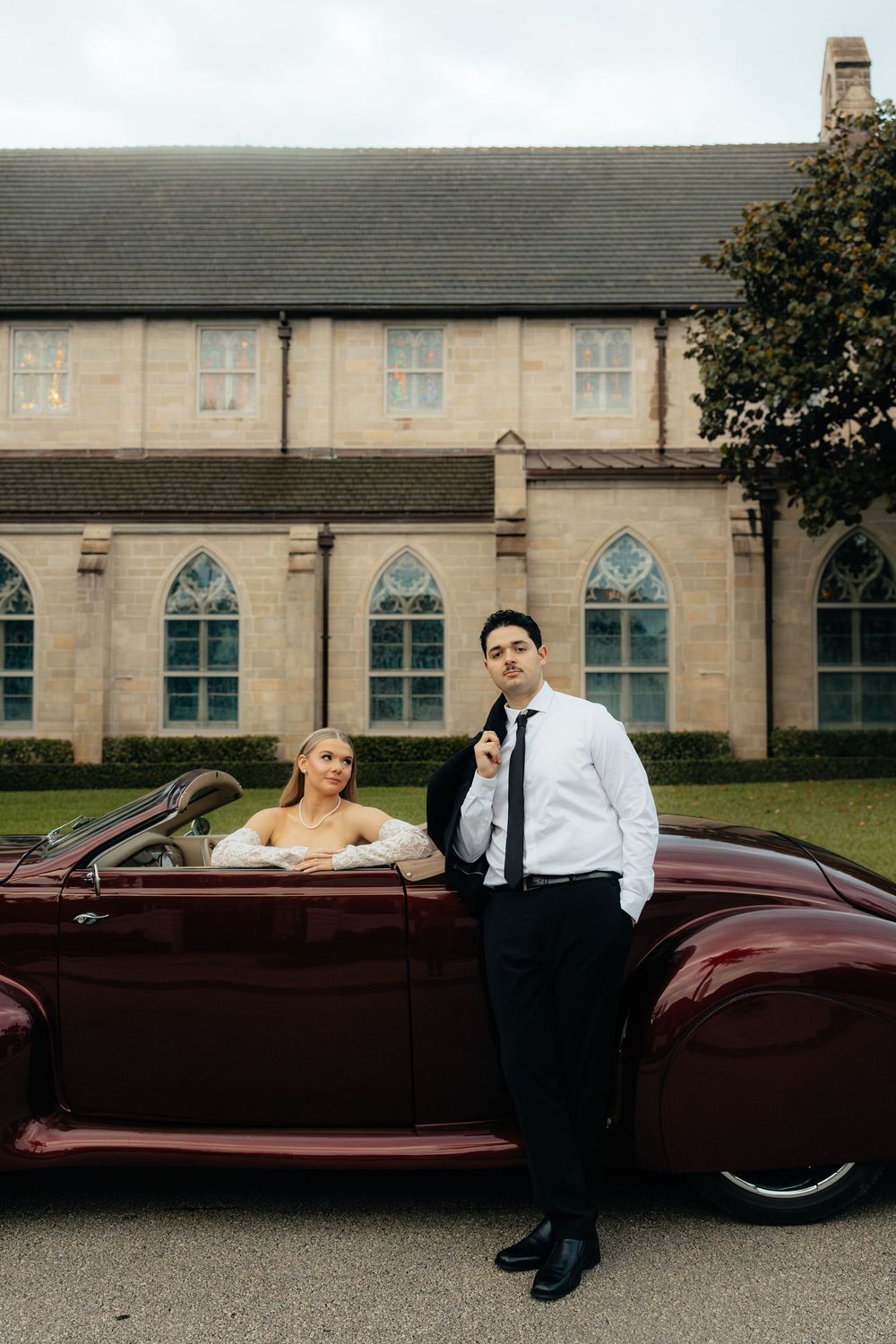 Vintage car engagement photos in Florida. Jacksonville Engagement Photographer, Jacksonville Engagement Photos - Lindsay McDow Photography